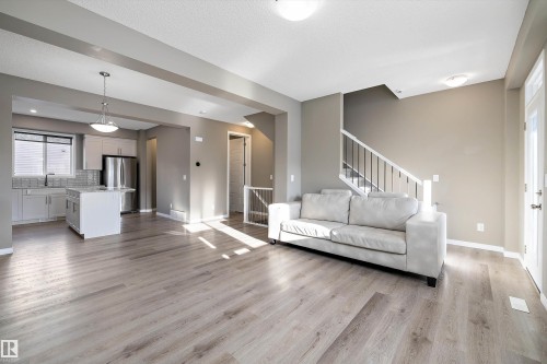 18 2072 Wonnacott Way, Edmonton, AB - Indoor Photo Showing Living Room
