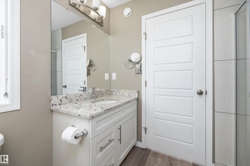 18 2072 Wonnacott Way, Edmonton, AB - Indoor Photo Showing Bathroom