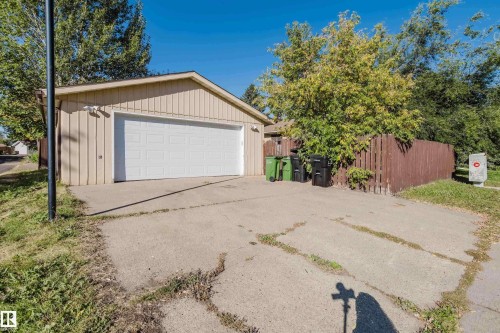 View of detached garage - Edmonton, AB - Outdoor