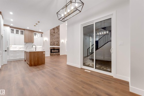 7663 Kimiwan Crescent, Edmonton, AB - Indoor Photo Showing Kitchen
