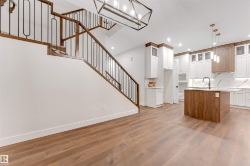 7663 Kimiwan Crescent, Edmonton, AB - Indoor Photo Showing Other Room