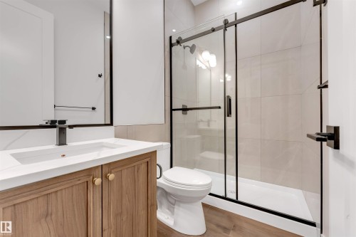 7663 Kimiwan Crescent, Edmonton, AB - Indoor Photo Showing Bathroom