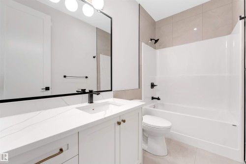 7663 Kimiwan Crescent, Edmonton, AB - Indoor Photo Showing Bathroom