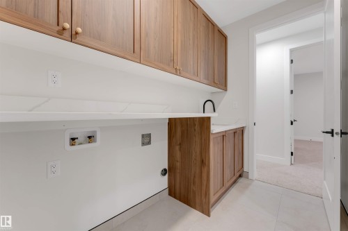 7663 Kimiwan Crescent, Edmonton, AB - Indoor Photo Showing Other Room