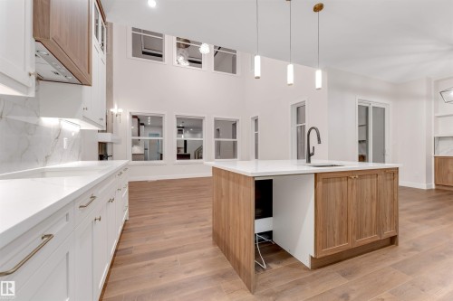 7663 Kimiwan Crescent, Edmonton, AB - Indoor Photo Showing Kitchen With Upgraded Kitchen