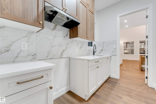 7663 Kimiwan Crescent, Edmonton, AB - Indoor Photo Showing Other Room