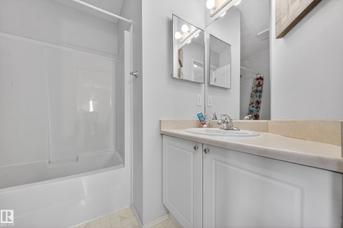 207 River Point(E), Edmonton, AB - Indoor Photo Showing Bathroom