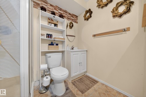 207 River Point(E), Edmonton, AB - Indoor Photo Showing Bathroom