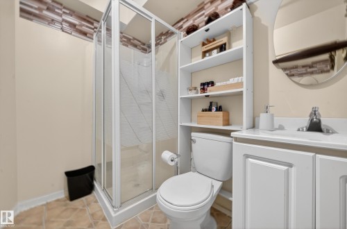 207 River Point(E), Edmonton, AB - Indoor Photo Showing Bathroom