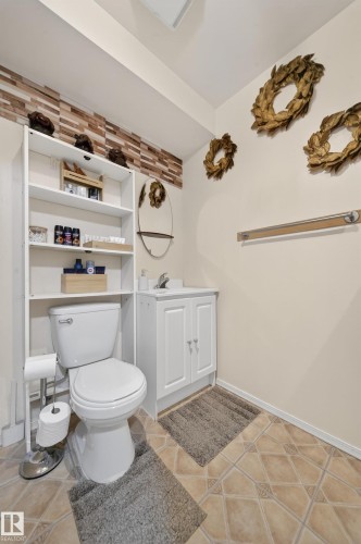 207 River Point(E), Edmonton, AB - Indoor Photo Showing Bathroom