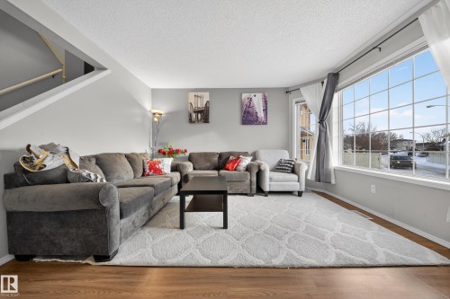 207 River Point(E), Edmonton, AB - Indoor Photo Showing Living Room