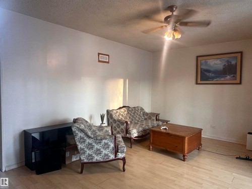 5128 52 Street, Barrhead, AB - Indoor Photo Showing Other Room