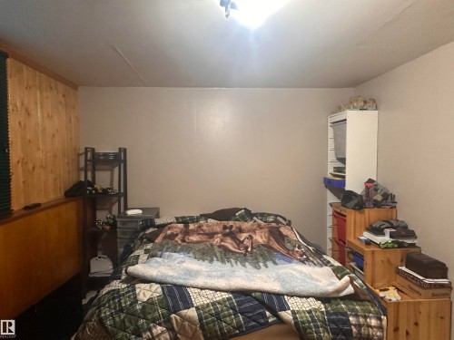 5128 52 Street, Barrhead, AB - Indoor Photo Showing Bedroom