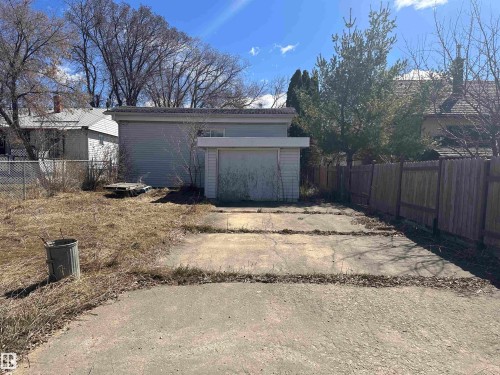 Detached garage with horizontal siding and an overhead door - 5128 52 Street, Barrhead, AB - Outdoor