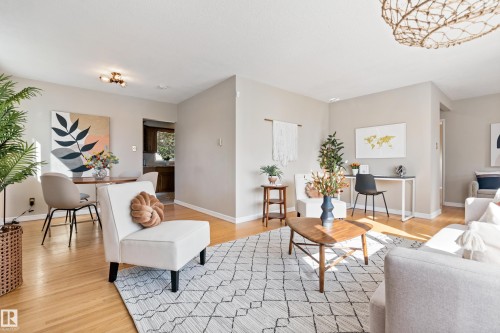 7104 95 Avenue, Edmonton, AB - Indoor Photo Showing Living Room