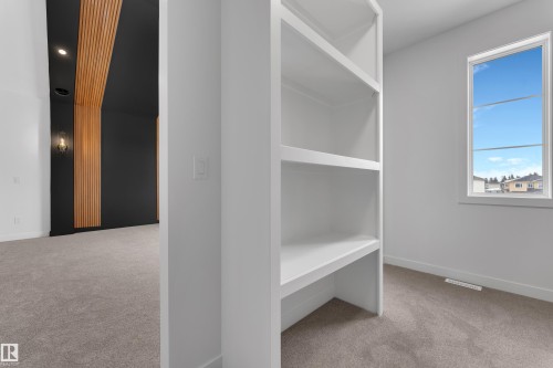 View of closet - 40 Grayson Green, Stony Plain, AB - Indoor