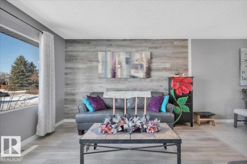 13443 111 Street, Edmonton, AB - Indoor Photo Showing Living Room