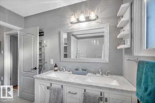 13443 111 Street, Edmonton, AB - Indoor Photo Showing Bathroom