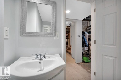 13443 111 Street, Edmonton, AB - Indoor Photo Showing Bathroom