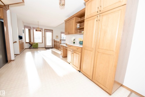 Built-In Cabinet Pull-outs. - 12A Invermere Place, St. Albert, AB - Indoor