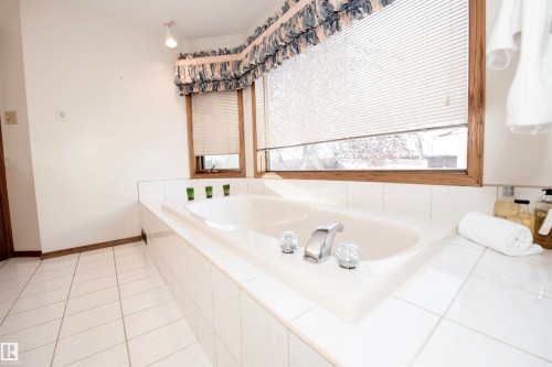Jacuzzi Tub - 12A Invermere Place, St. Albert, AB - Indoor Photo Showing Bathroom