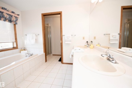 12A Invermere Place, St. Albert, AB - Indoor Photo Showing Bathroom