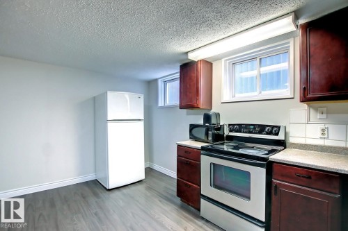 10682 61 Avenue, Edmonton, AB - Indoor Photo Showing Kitchen