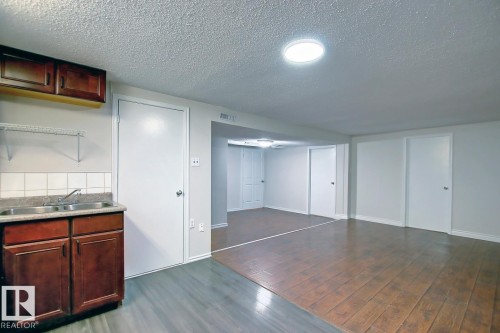 10682 61 Avenue, Edmonton, AB - Indoor Photo Showing Other Room