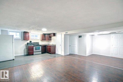 10682 61 Avenue, Edmonton, AB - Indoor