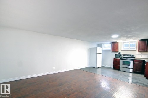 10682 61 Avenue, Edmonton, AB - Indoor Photo Showing Kitchen