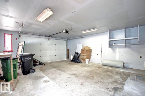 10682 61 Avenue, Edmonton, AB - Indoor Photo Showing Garage