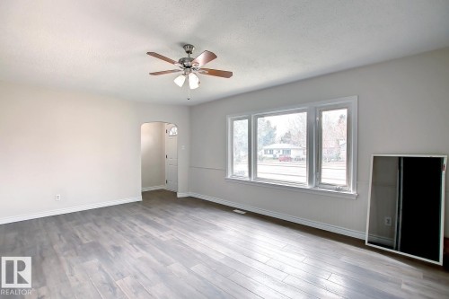 10682 61 Avenue, Edmonton, AB - Indoor Photo Showing Other Room