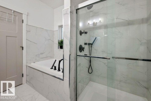 5094 Edgemont Boulevard, Edmonton, AB - Indoor Photo Showing Bathroom