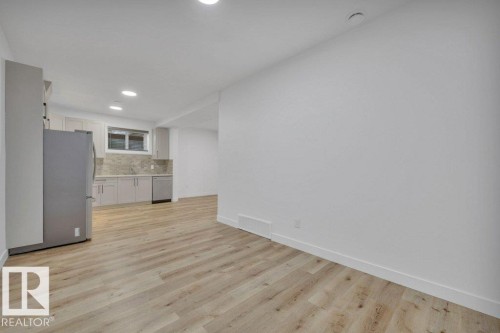 5094 Edgemont Boulevard, Edmonton, AB - Indoor