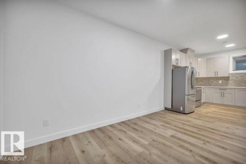 5094 Edgemont Boulevard, Edmonton, AB - Indoor Photo Showing Kitchen