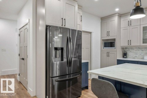 5094 Edgemont Boulevard, Edmonton, AB - Indoor Photo Showing Kitchen