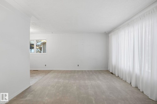 4029 114 Avenue, Edmonton, AB - Indoor Photo Showing Other Room
