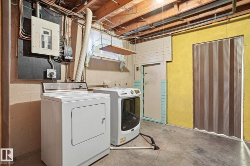 4029 114 Avenue, Edmonton, AB - Indoor Photo Showing Laundry Room