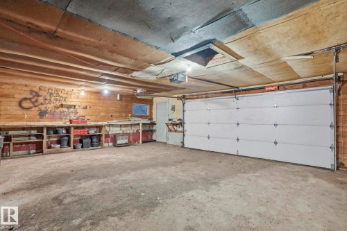 4029 114 Avenue, Edmonton, AB - Indoor Photo Showing Garage