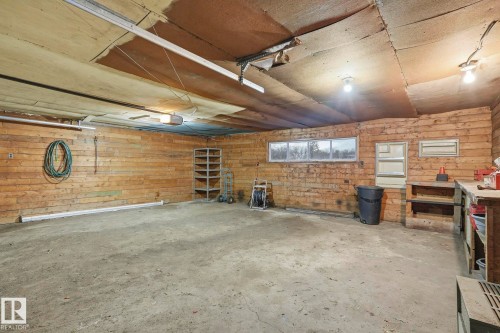 4029 114 Avenue, Edmonton, AB - Indoor Photo Showing Garage