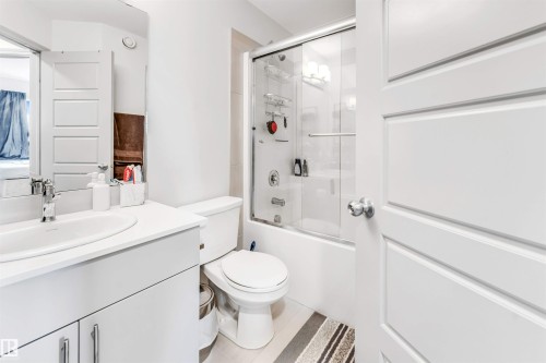 1217 Watt Drive, Edmonton, AB - Indoor Photo Showing Bathroom