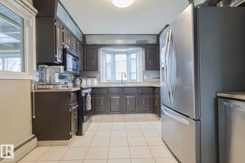 13304 70 Street, Edmonton, AB - Indoor Photo Showing Kitchen