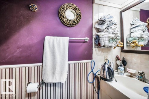 Bathroom featuring vanity and tile walls - 11436 71 Street, Edmonton, AB - Indoor