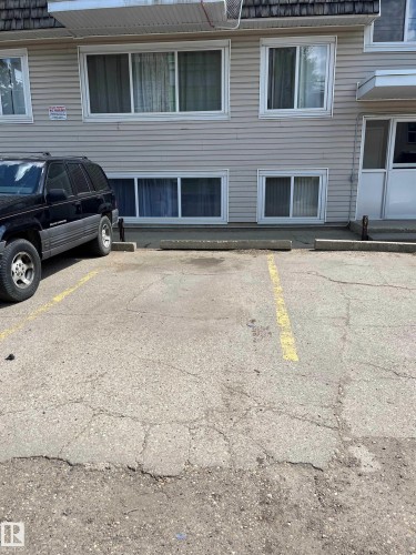 View of uncovered parking lot - 203 8524 Gateway Boulevard, Edmonton, AB - Outdoor