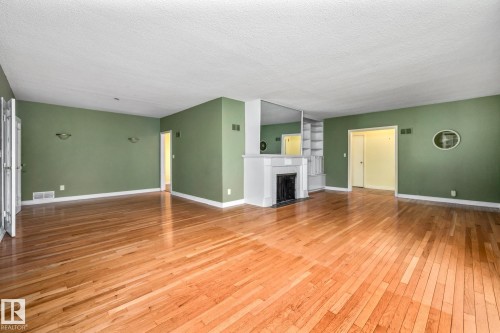 10405 Glenora Crescent, Edmonton, AB - Indoor With Fireplace