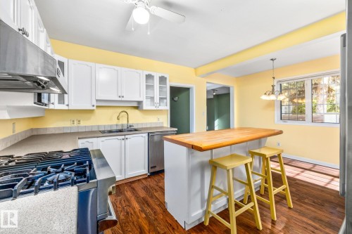 10405 Glenora Crescent, Edmonton, AB - Indoor Photo Showing Kitchen