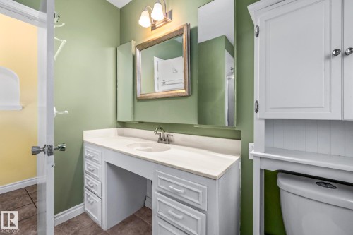 10405 Glenora Crescent, Edmonton, AB - Indoor Photo Showing Bathroom