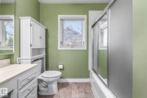 10405 Glenora Crescent, Edmonton, AB - Indoor Photo Showing Bathroom