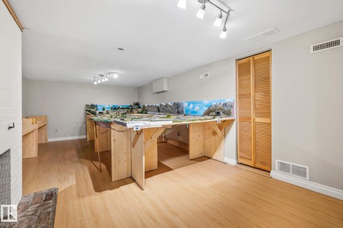 10405 Glenora Crescent, Edmonton, AB - Indoor