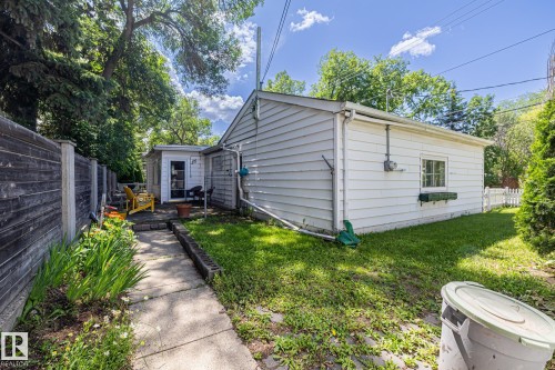 10405 Glenora Crescent, Edmonton, AB - Outdoor With Exterior